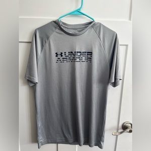 Gray Short Sleeve Mens Medium Underarmour loose fit t-shirt